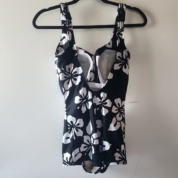 Maxine Of Hollywood, Floral Black and White Swimsuit. - Picture 2 of 7
